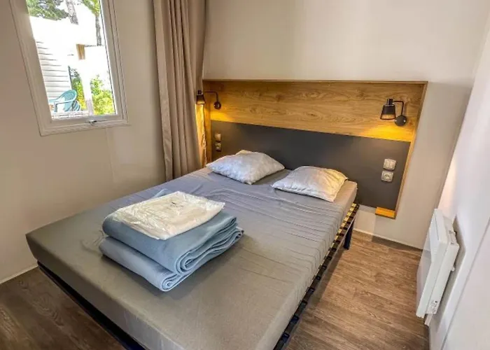 Mobil-home A - 5 Pers. - Api-1-52-1629 * Notre-Dame-de-Monts